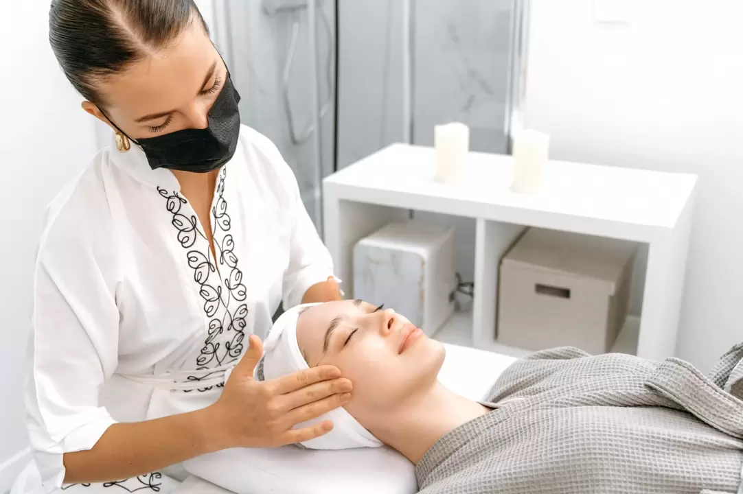 Profesyonel masaj, enjeksiyon olmadan yüz derisinin gençleşmesini destekler