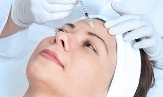 göz çevresindeki cildi gençleştirmek için enjeksiyonlar